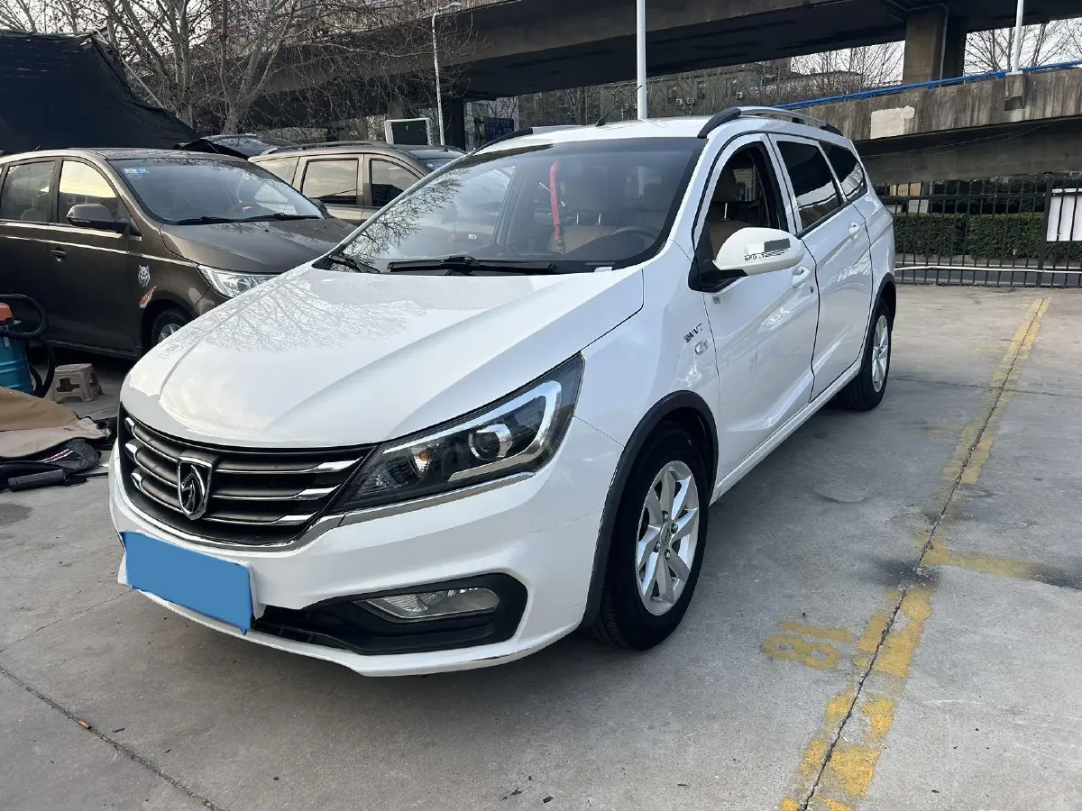 2017 BaoJun 310W 1.5L 112HP L4 6MT,autocango,china used car exporter,china ev exporter,chinese used car exporter,chinese used ev exporter