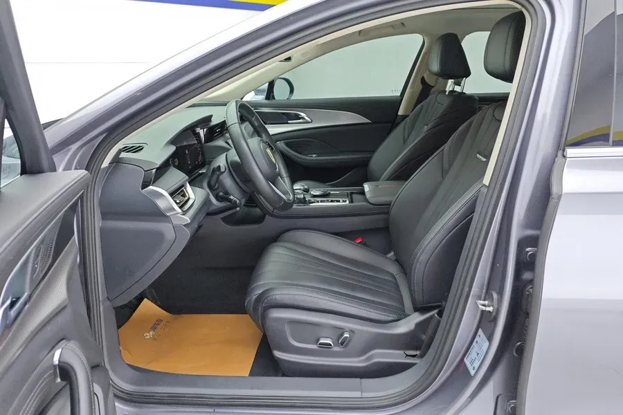 2023 HongQi H5 2.0T 224HP L4 8AT,autocango,china used car exporter,china ev exporter,chinese used car exporter,chinese used ev exporter