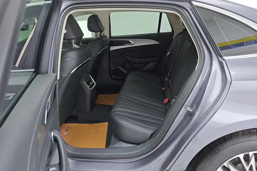 2023 HongQi H5 2.0T 224HP L4 8AT,autocango,china used car exporter,china ev exporter,chinese used car exporter,chinese used ev exporter