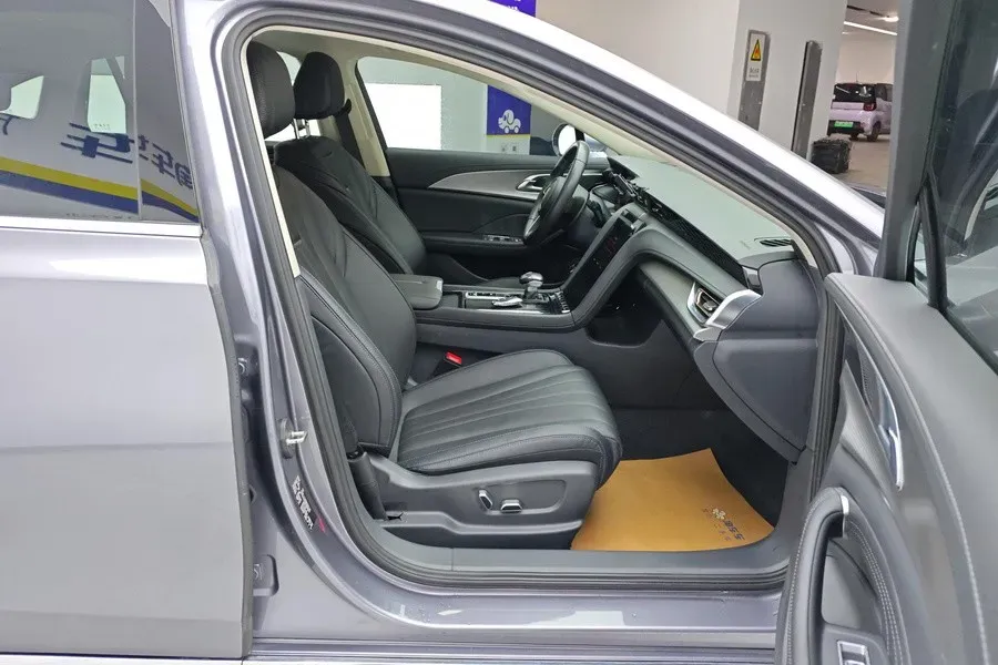 2023 HongQi H5 2.0T 224HP L4 8AT,autocango,china used car exporter,china ev exporter,chinese used car exporter,chinese used ev exporter