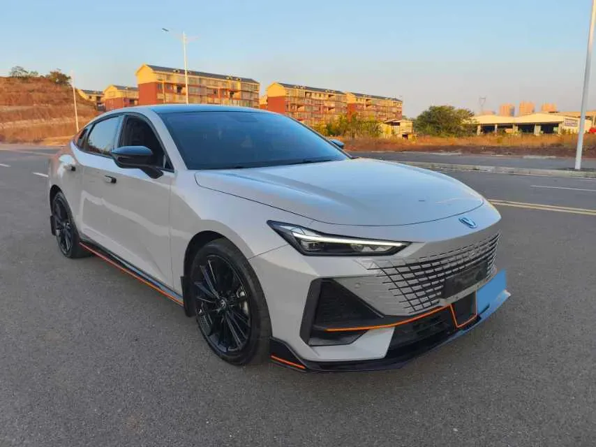 2022 ChangAn UNI-V 1.5T 188HP L4 7DCT,autocango,china used car exporter,china ev exporter,chinese used car exporter,chinese used ev exporter