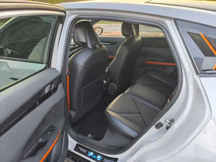 2022 ChangAn UNI-V 1.5T 188HP L4 7DCT,autocango,china used car exporter,china ev exporter,chinese used car exporter,chinese used ev exporter