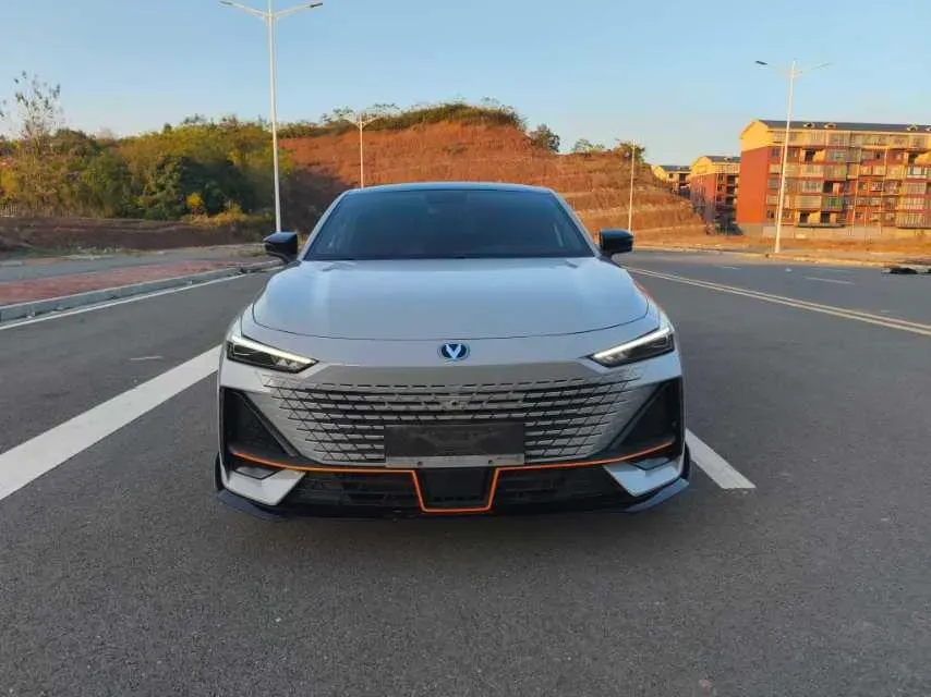 2022 ChangAn UNI-V 1.5T 188HP L4 7DCT,autocango,china used car exporter,china ev exporter,chinese used car exporter,chinese used ev exporter