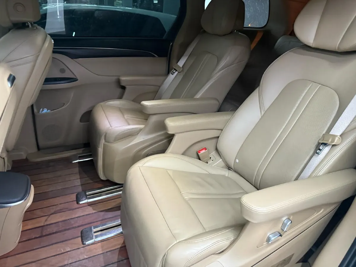 2021 Buick GL8 2.0T 237HP L4 9AT,autocango,china used car exporter,china ev exporter,chinese used car exporter,chinese used ev exporter