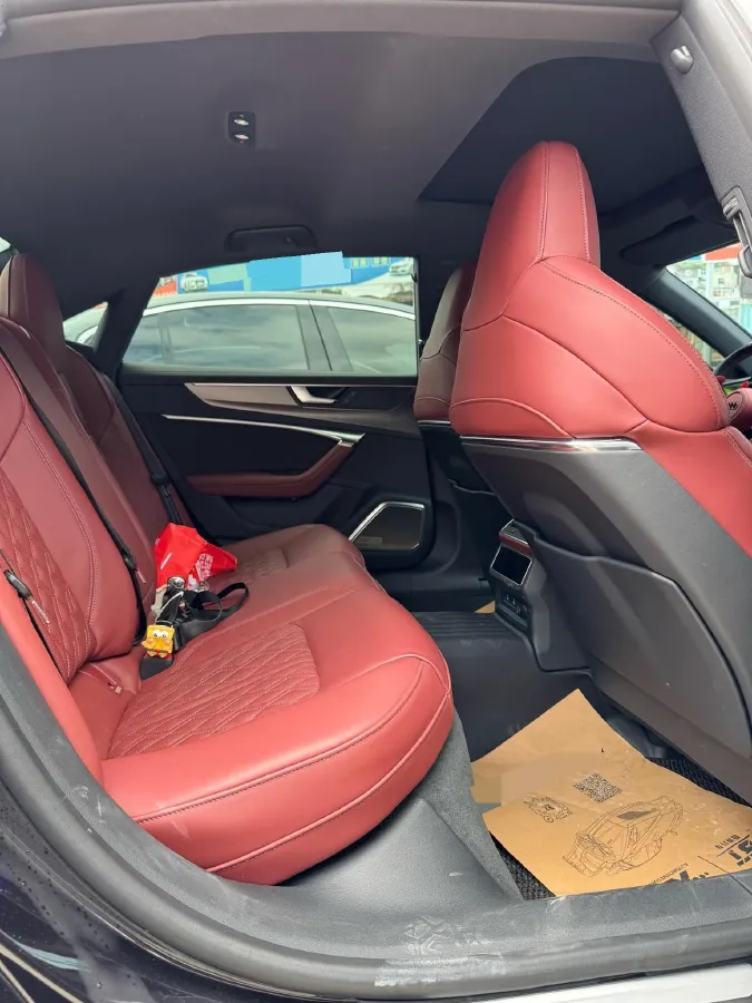 2024 Audi A7L 2.0T 245HP L4 7DCT,autocango,china used car exporter,china ev exporter,chinese used car exporter,chinese used ev exporter