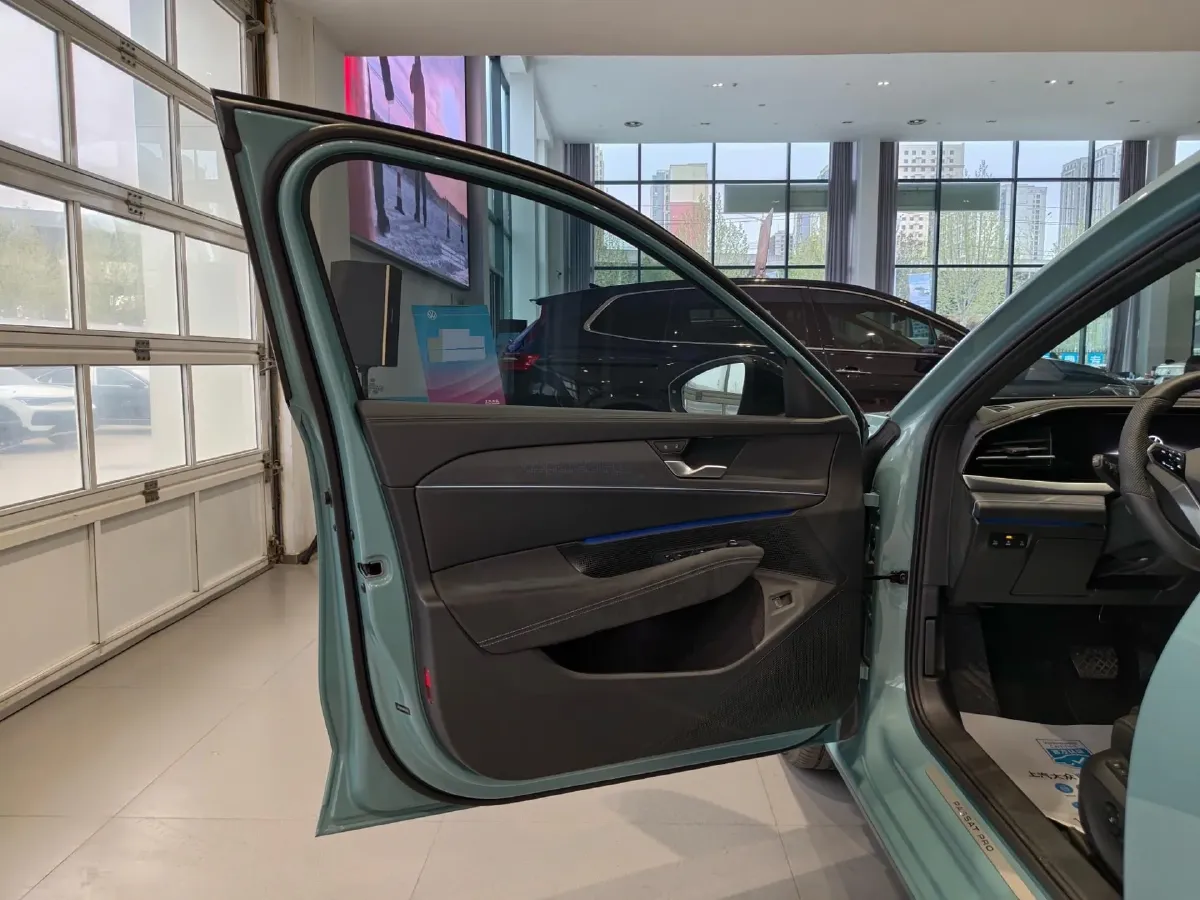 2025 Volkswagen Passat 2.0T 220HP L4 7DCT,autocango,china used car exporter,china ev exporter,chinese used car exporter,chinese used ev exporter