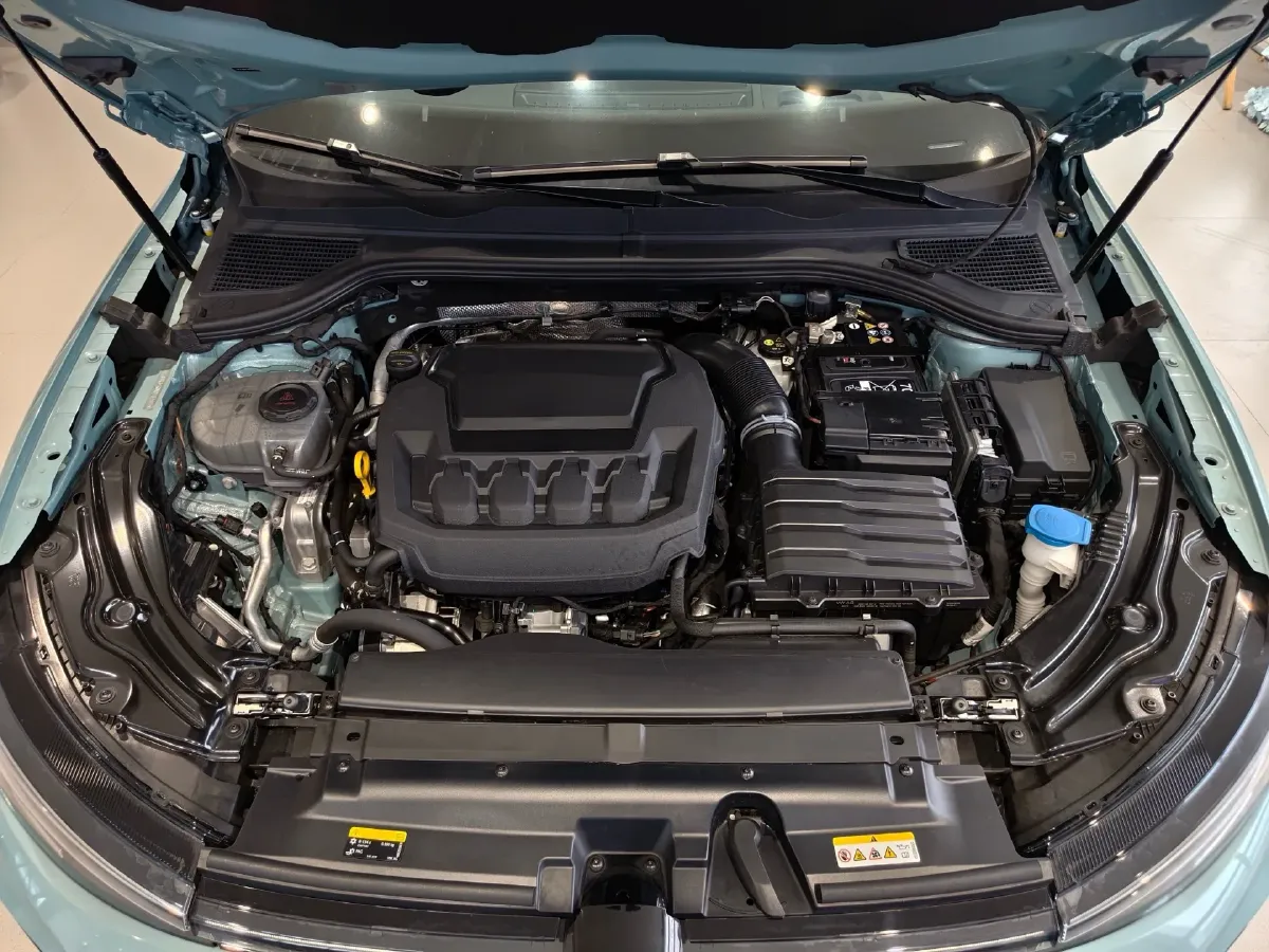 2025 Volkswagen Passat 2.0T 220HP L4 7DCT,autocango,china used car exporter,china ev exporter,chinese used car exporter,chinese used ev exporter