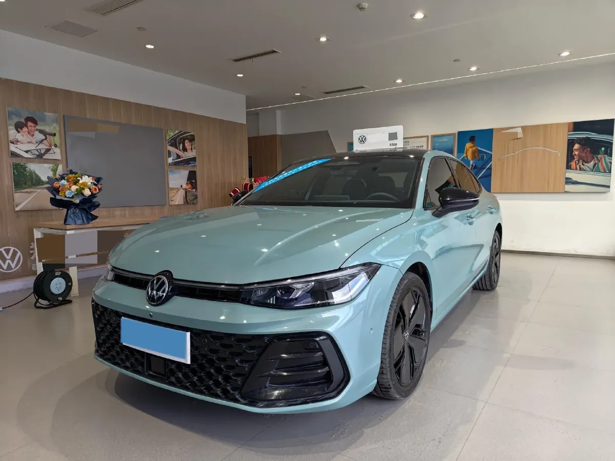 2025 Volkswagen Passat 2.0T 220HP L4 7DCT,autocango,china used car exporter,china ev exporter,chinese used car exporter,chinese used ev exporter