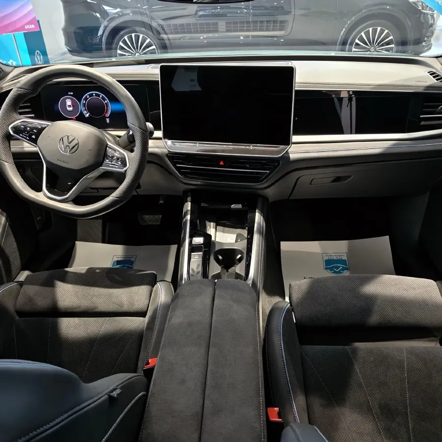 2025 Volkswagen Passat 2.0T 220HP L4 7DCT,autocango,china used car exporter,china ev exporter,chinese used car exporter,chinese used ev exporter