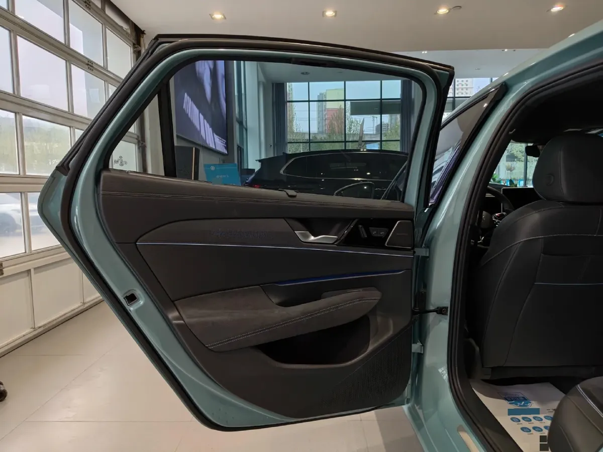 2025 Volkswagen Passat 2.0T 220HP L4 7DCT,autocango,china used car exporter,china ev exporter,chinese used car exporter,chinese used ev exporter