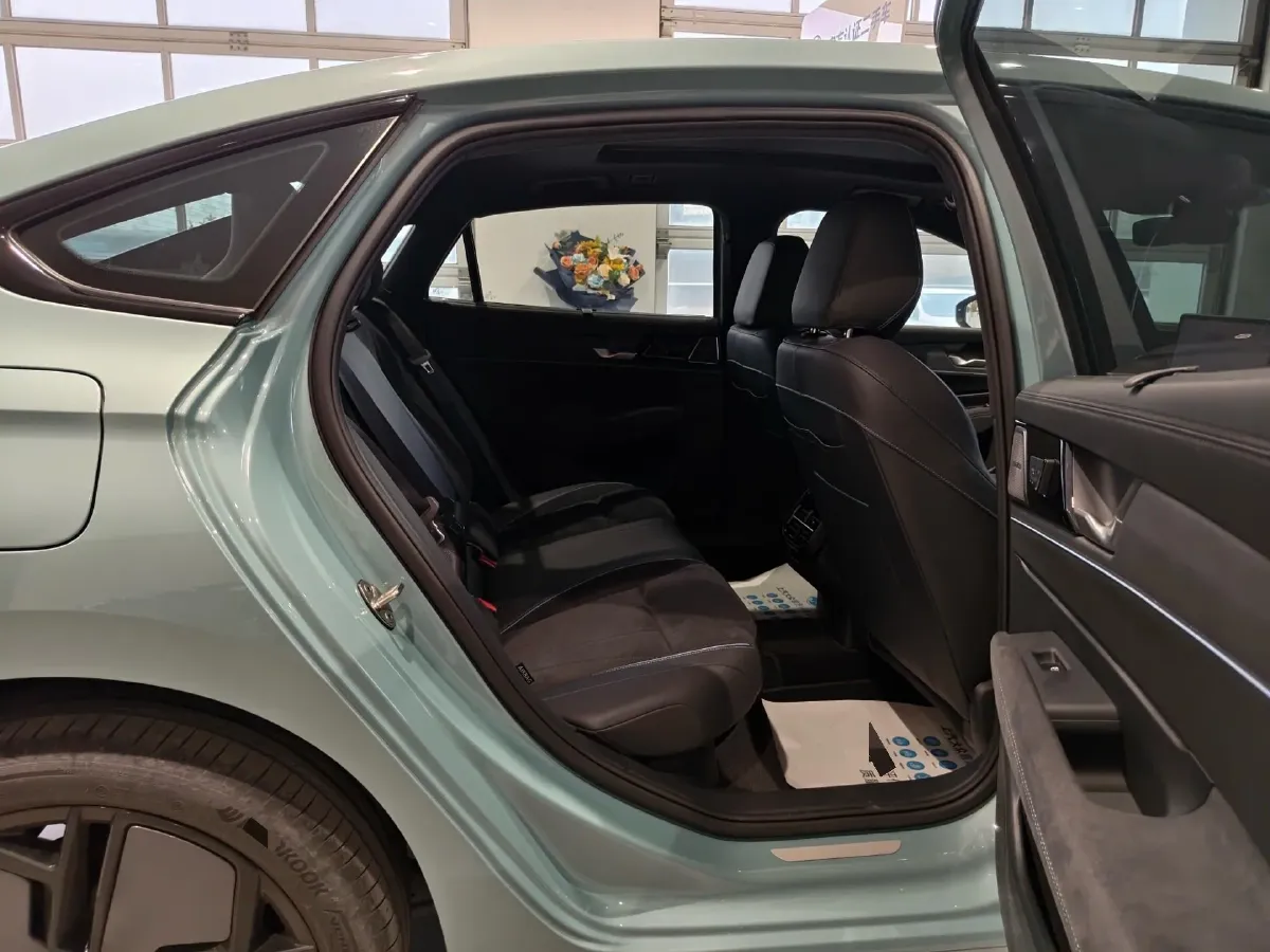 2025 Volkswagen Passat 2.0T 220HP L4 7DCT,autocango,china used car exporter,china ev exporter,chinese used car exporter,chinese used ev exporter