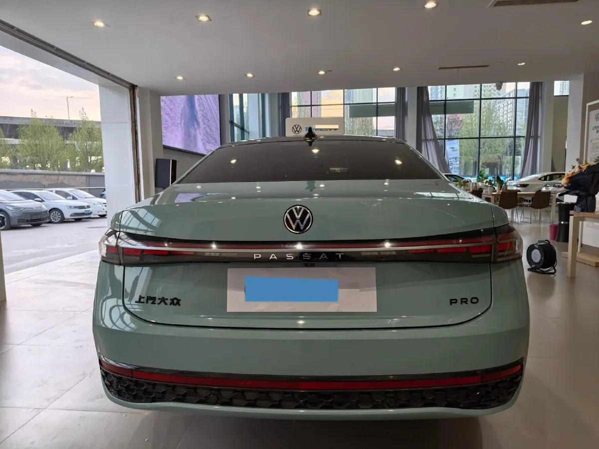 2025 Volkswagen Passat 2.0T 220HP L4 7DCT,autocango,china used car exporter,china ev exporter,chinese used car exporter,chinese used ev exporter