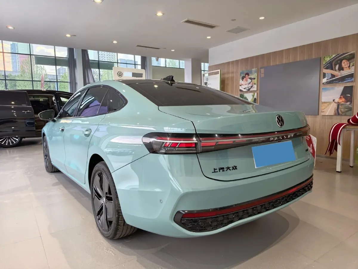 2025 Volkswagen Passat 2.0T 220HP L4 7DCT,autocango,china used car exporter,china ev exporter,chinese used car exporter,chinese used ev exporter