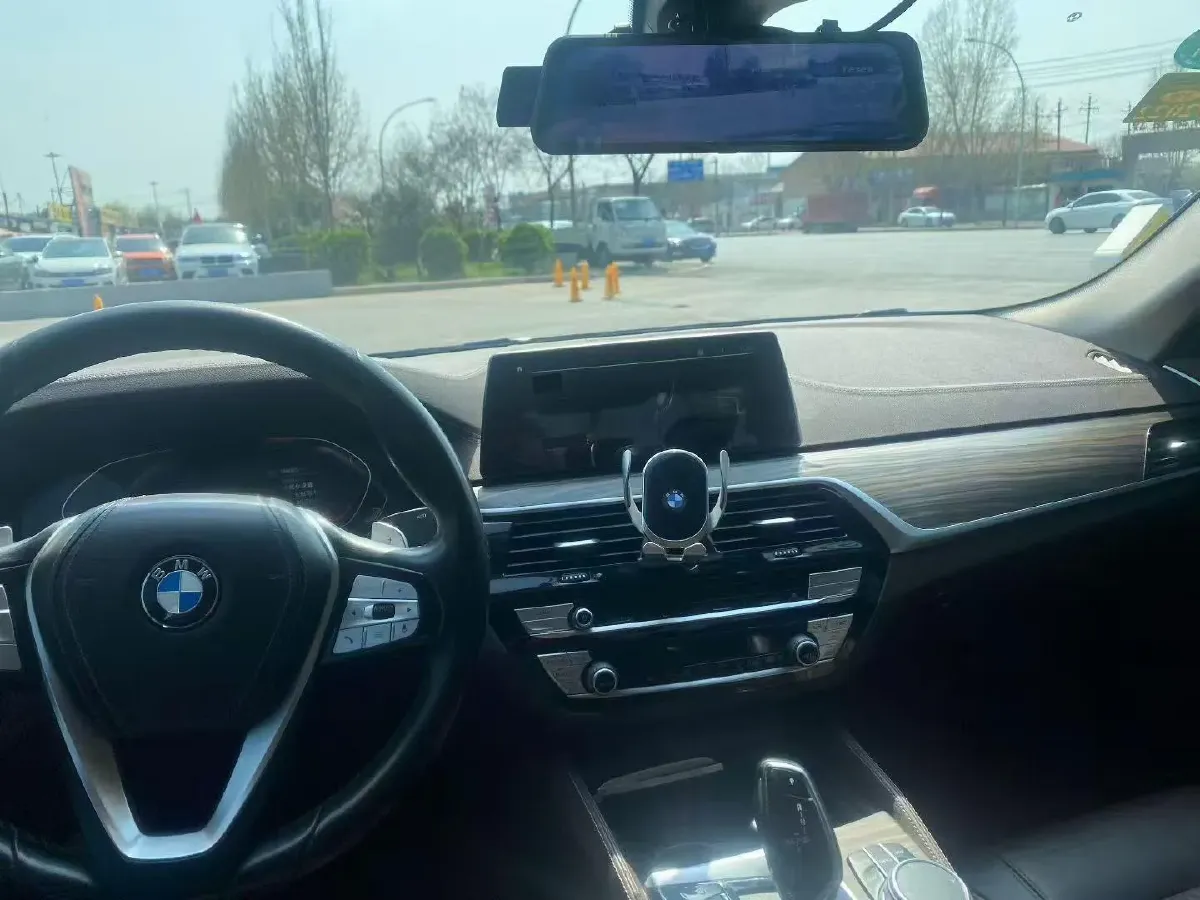 2020 BMW 5 Series 2.0T 252HP L4 8AT,autocango,china used car exporter,china ev exporter,chinese used car exporter,chinese used ev exporter