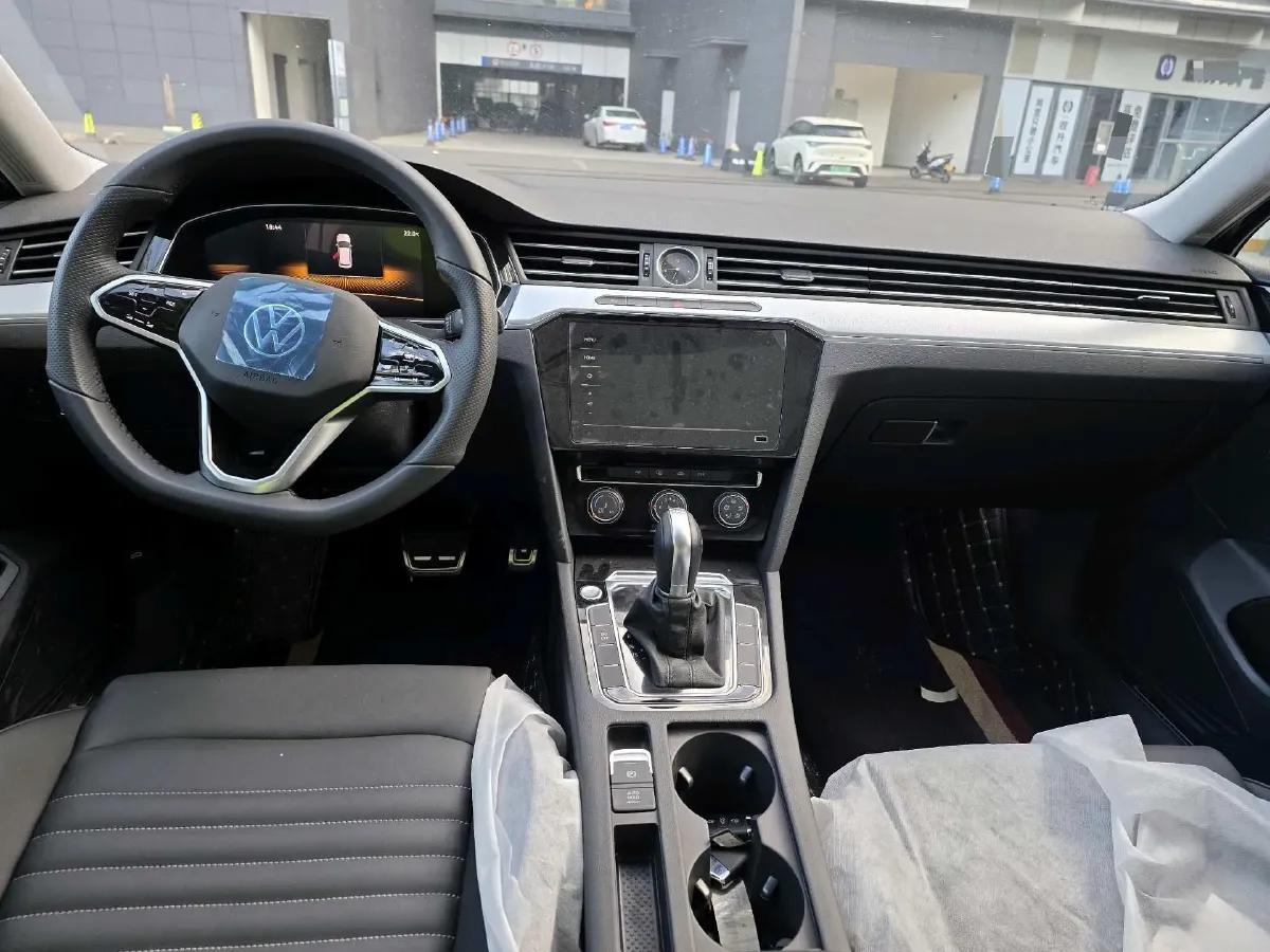 2023 Volkswagen Magotan 1.4T 150HP L4 7DCT,autocango,china used car exporter,china ev exporter,chinese used car exporter,chinese used ev exporter