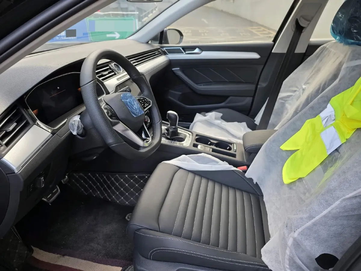 2023 Volkswagen Magotan 1.4T 150HP L4 7DCT,autocango,china used car exporter,china ev exporter,chinese used car exporter,chinese used ev exporter