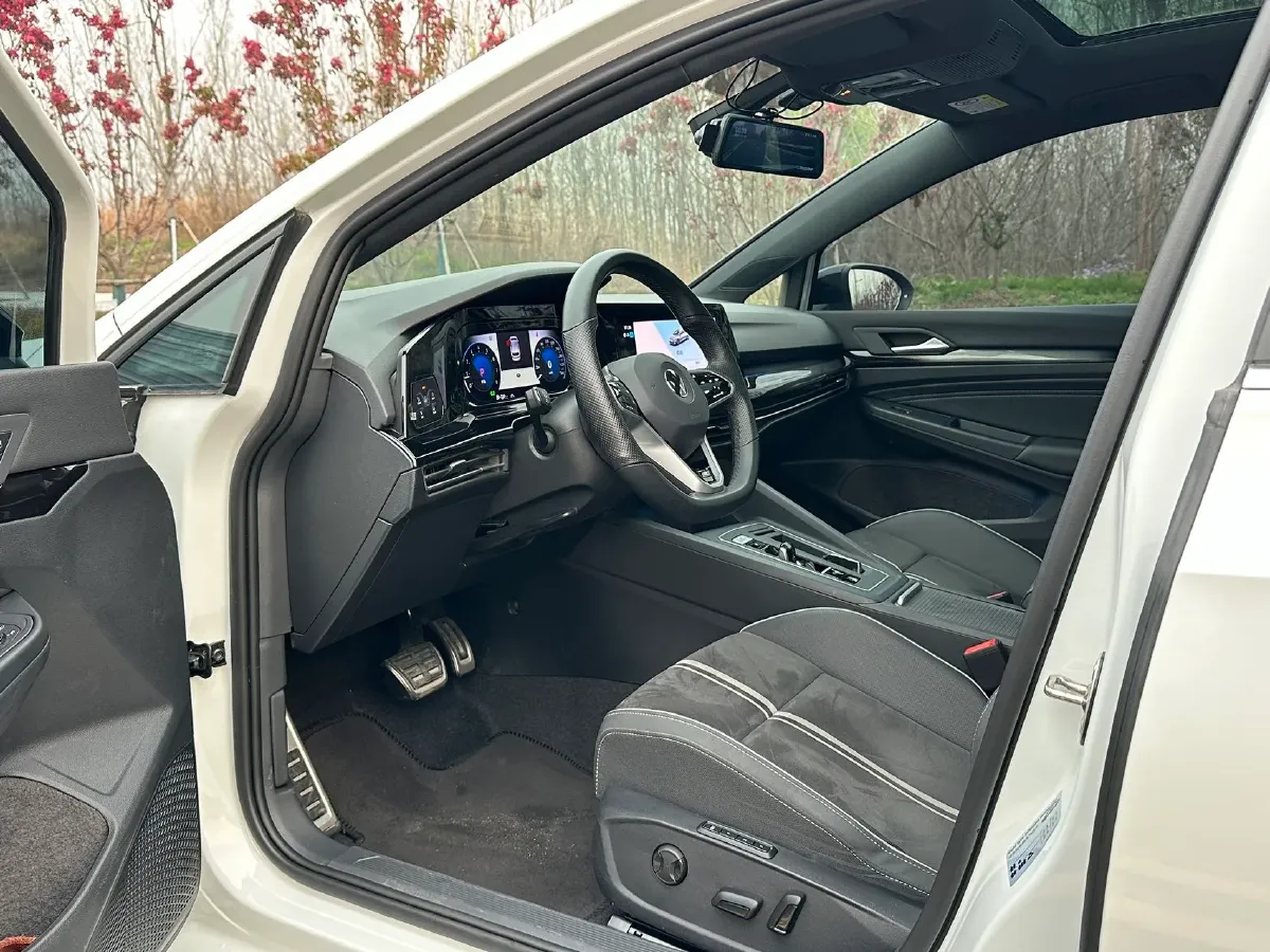 2023 Volkswagen Golf 1.4T 150HP L4 7DCT,autocango,china used car exporter,china ev exporter,chinese used car exporter,chinese used ev exporter