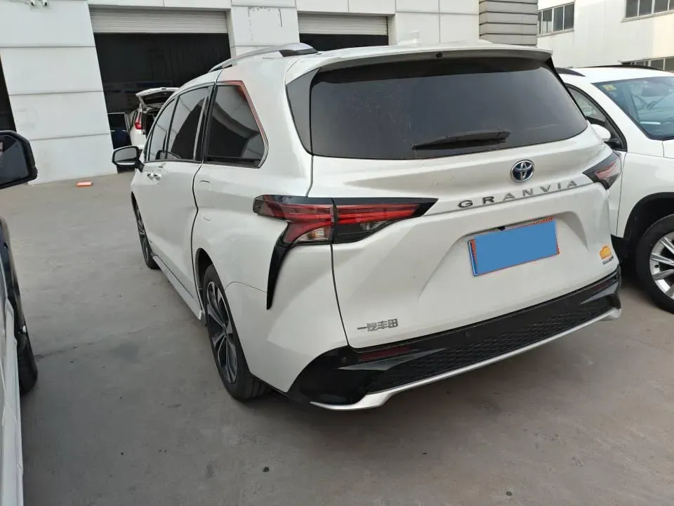 2023 Toyota Granvia 2.5L 189HP L4 E-CVT Hybrid,autocango,china used car exporter,china ev exporter,chinese used car exporter,chinese used ev exporter