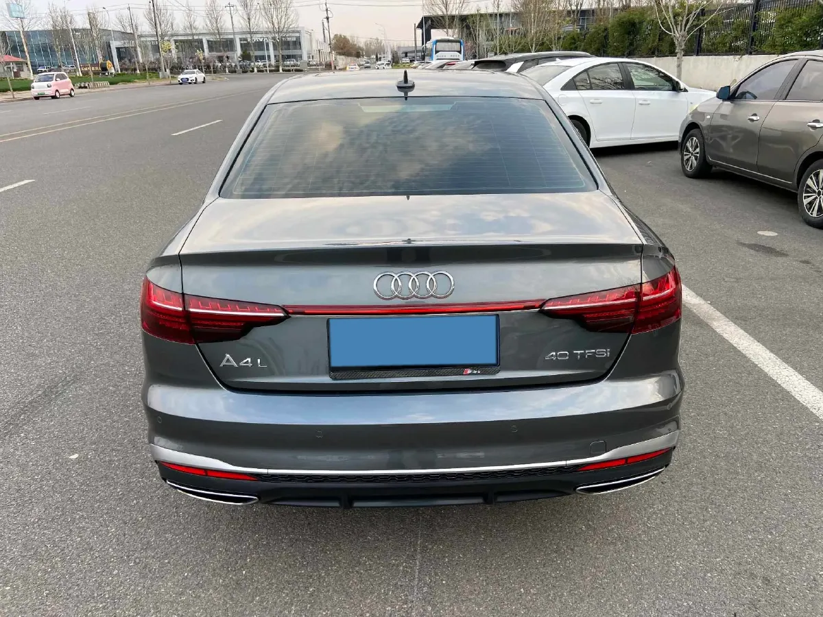 2022 Audi A4L 2.0T 190HP L4 7DCT,autocango,china used car exporter,china ev exporter,chinese used car exporter,chinese used ev exporter