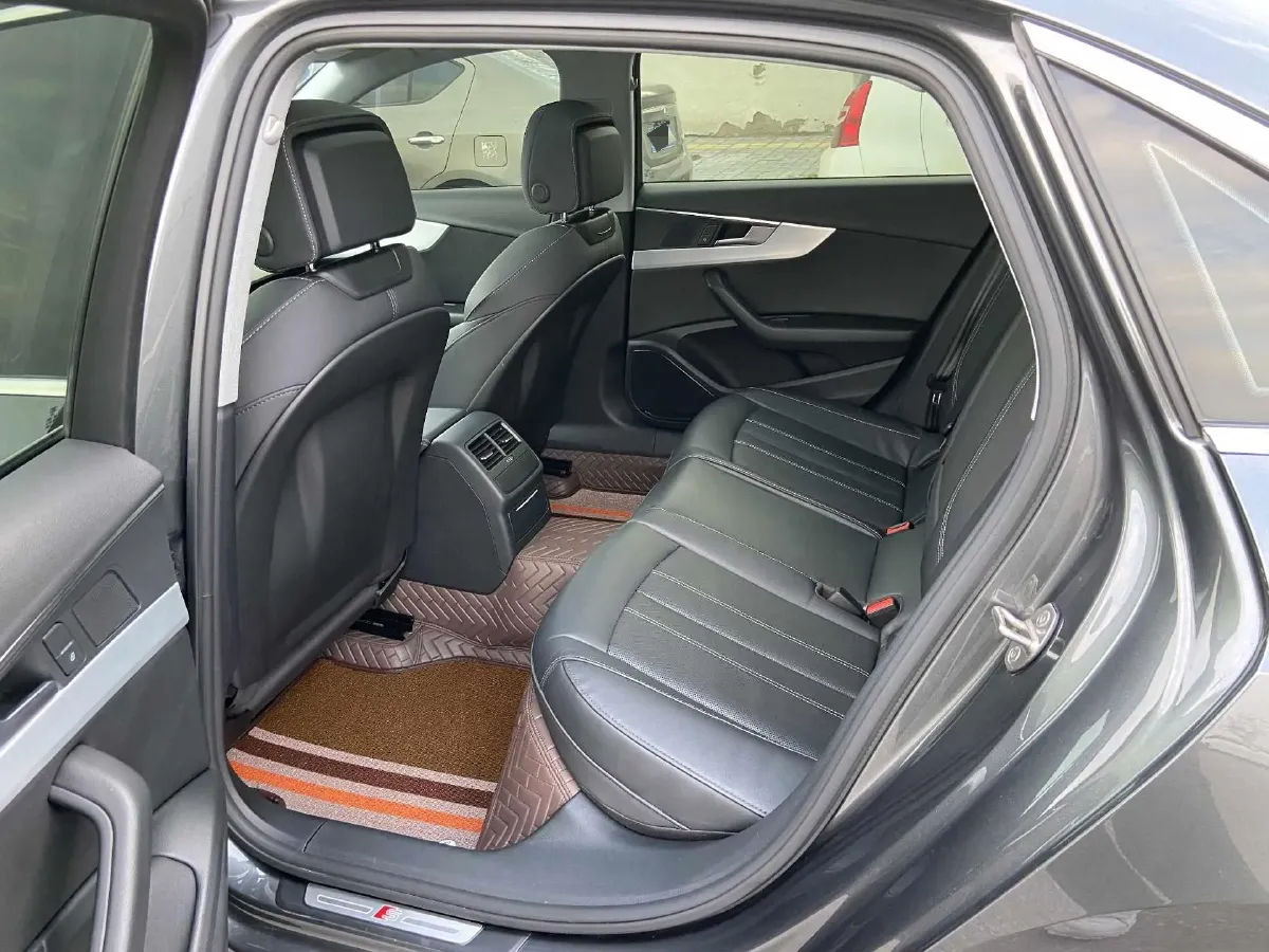 2022 Audi A4L 2.0T 190HP L4 7DCT,autocango,china used car exporter,china ev exporter,chinese used car exporter,chinese used ev exporter