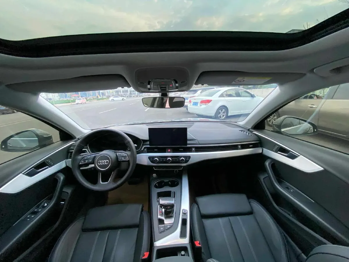 2022 Audi A4L 2.0T 190HP L4 7DCT,autocango,china used car exporter,china ev exporter,chinese used car exporter,chinese used ev exporter