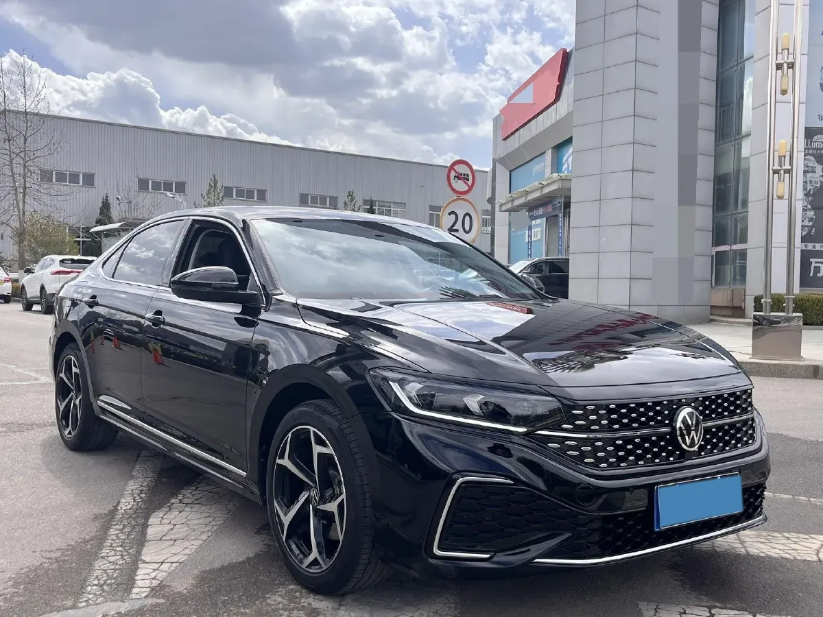 2024 Volkswagen Passat 2.0T 220HP L4 7DCT,autocango,china used car exporter,china ev exporter,chinese used car exporter,chinese used ev exporter