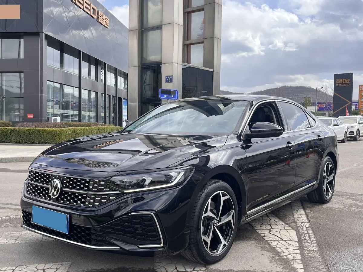 2024 Volkswagen Passat 2.0T 220HP L4 7DCT,autocango,china used car exporter,china ev exporter,chinese used car exporter,chinese used ev exporter