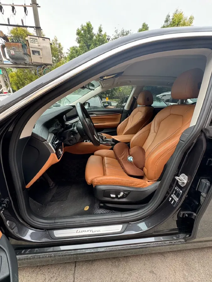 2022 BMW 6 Series GT 2.0T 245HP L4 8AT,autocango,china used car exporter,china ev exporter,chinese used car exporter,chinese used ev exporter