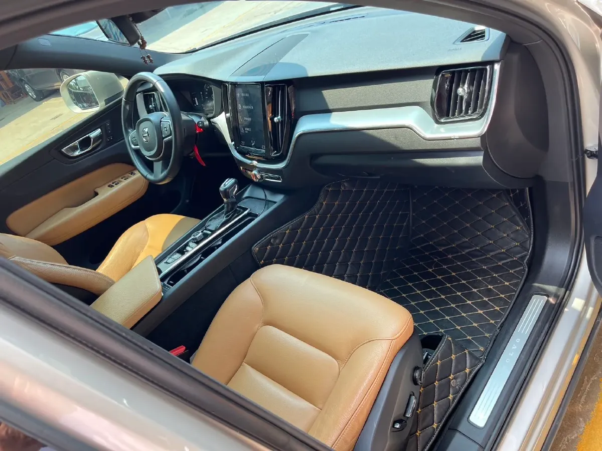 2018 Volvo XC60 2.0T 254HP L4 8AT,autocango,china used car exporter,china ev exporter,chinese used car exporter,chinese used ev exporter