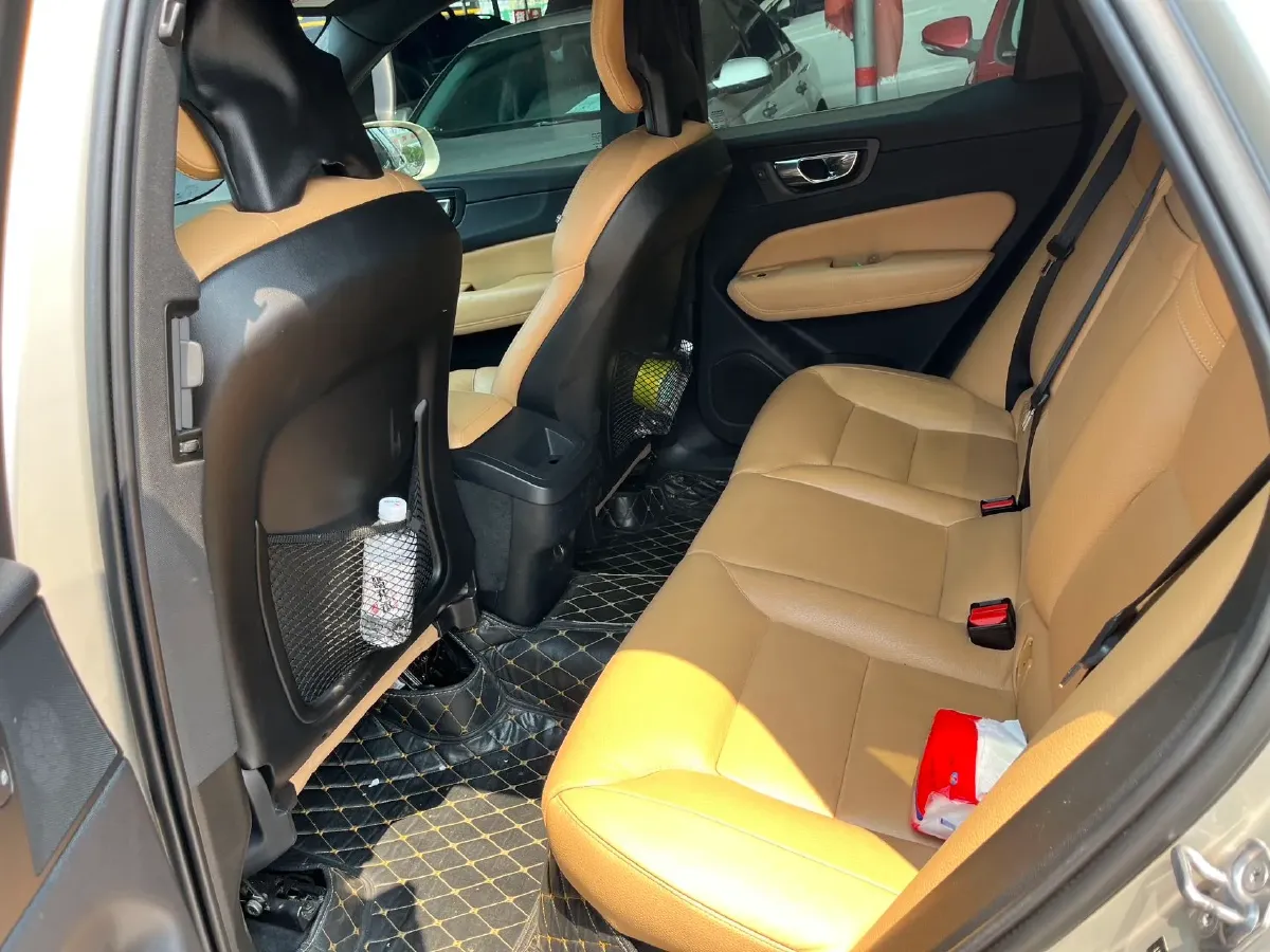 2018 Volvo XC60 2.0T 254HP L4 8AT,autocango,china used car exporter,china ev exporter,chinese used car exporter,chinese used ev exporter