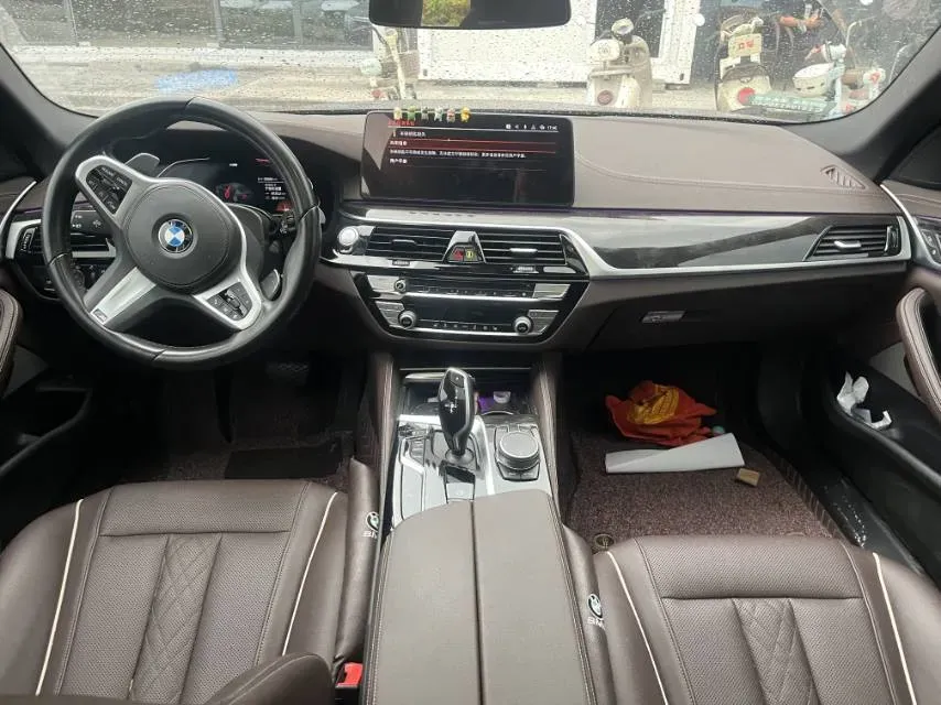2022 BMW 5 Series 2.0T 252HP L4 8AT,autocango,china used car exporter,china ev exporter,chinese used car exporter,chinese used ev exporter