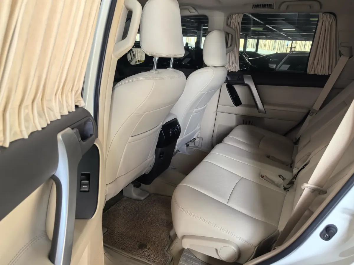 2019 Land Rover Range Rover Velar 2.0T 300HP L4 8AT,autocango,china used car exporter,china ev exporter,chinese used car exporter,chinese used ev exporter