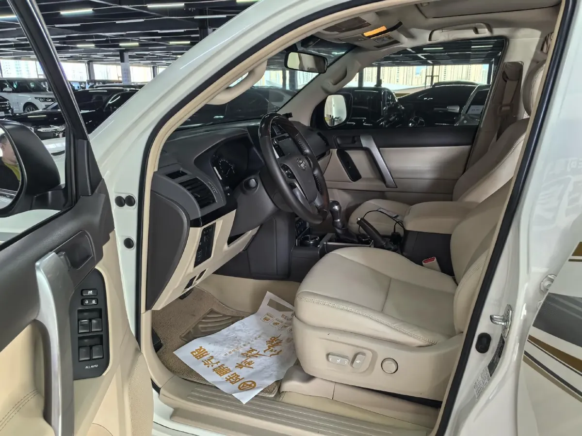 2019 Land Rover Range Rover Velar 2.0T 300HP L4 8AT,autocango,china used car exporter,china ev exporter,chinese used car exporter,chinese used ev exporter