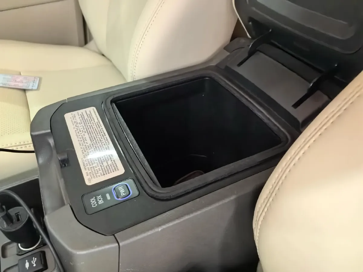 2019 Land Rover Range Rover Velar 2.0T 300HP L4 8AT,autocango,china used car exporter,china ev exporter,chinese used car exporter,chinese used ev exporter