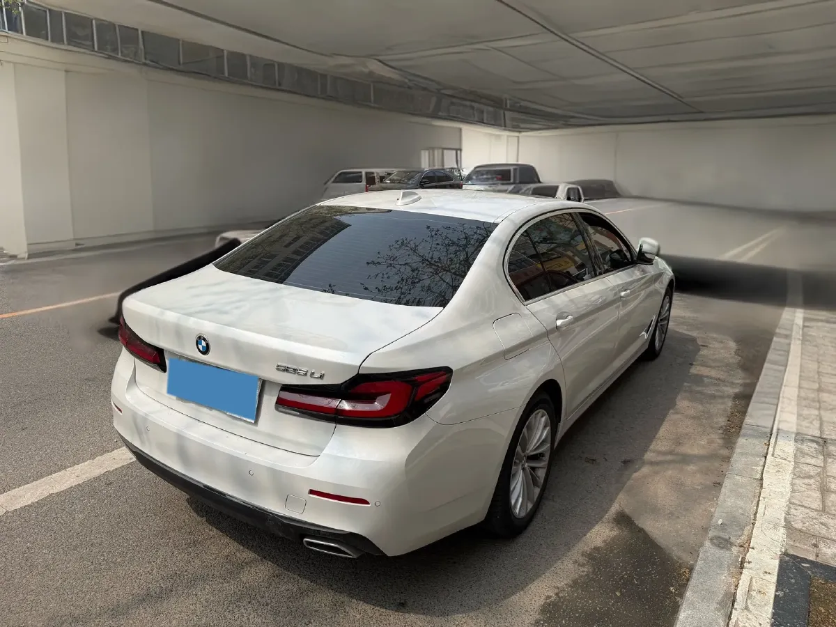 2022 BMW 5 Series 2.0T 184HP L4 8AT,autocango,china used car exporter,china ev exporter,chinese used car exporter,chinese used ev exporter