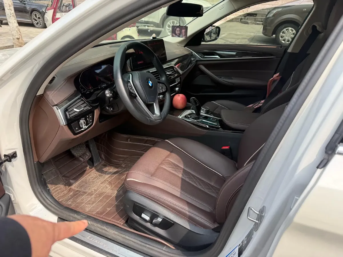 2022 BMW 5 Series 2.0T 184HP L4 8AT,autocango,china used car exporter,china ev exporter,chinese used car exporter,chinese used ev exporter