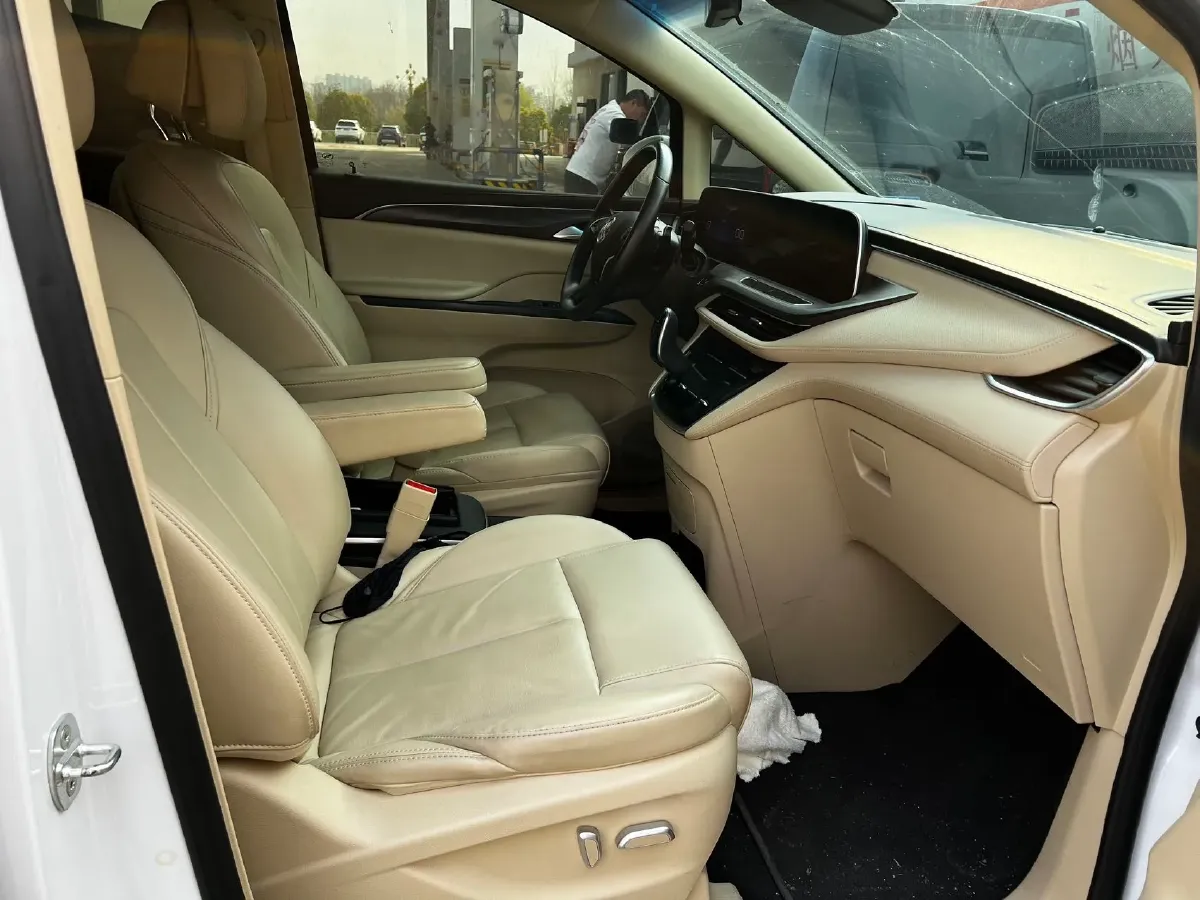 2023 Buick GL8 2.0T 237HP L4 9AT,autocango,china used car exporter,china ev exporter,chinese used car exporter,chinese used ev exporter