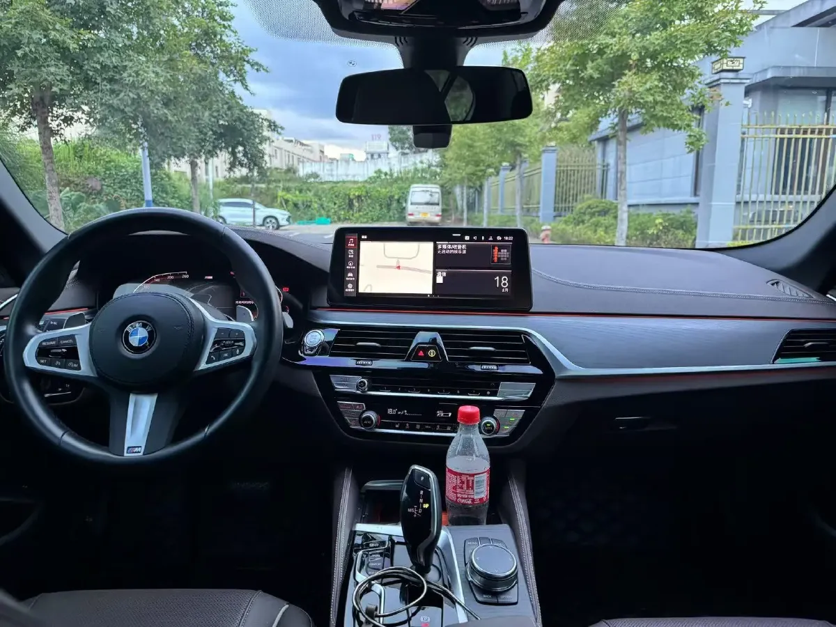 2022 BMW 5 Series 2.0T 252HP L4 8AT,autocango,china used car exporter,china ev exporter,chinese used car exporter,chinese used ev exporter