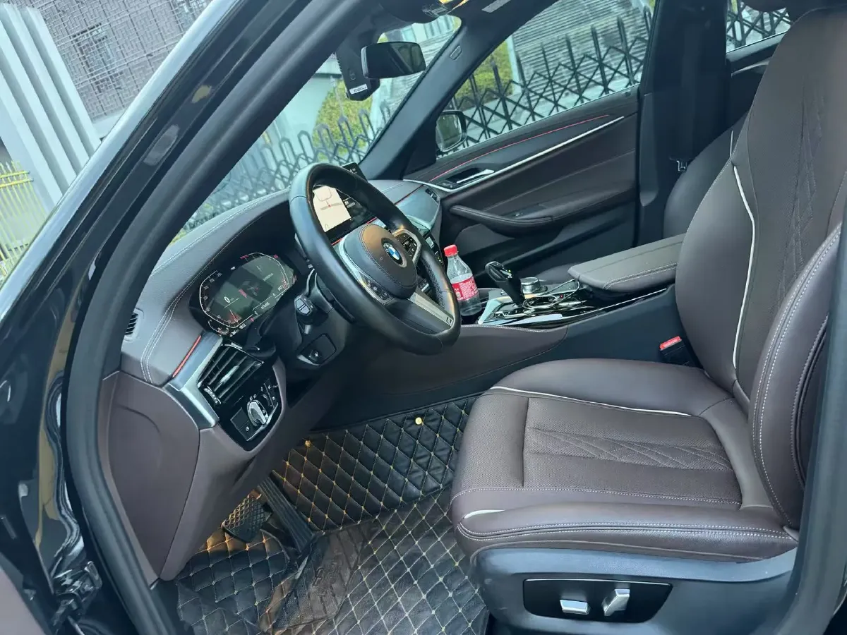 2022 BMW 5 Series 2.0T 252HP L4 8AT,autocango,china used car exporter,china ev exporter,chinese used car exporter,chinese used ev exporter