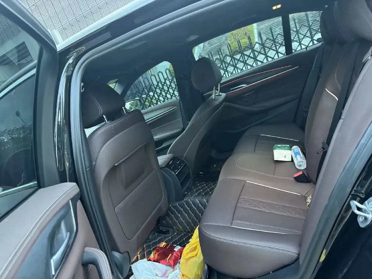 2022 BMW 5 Series 2.0T 252HP L4 8AT,autocango,china used car exporter,china ev exporter,chinese used car exporter,chinese used ev exporter