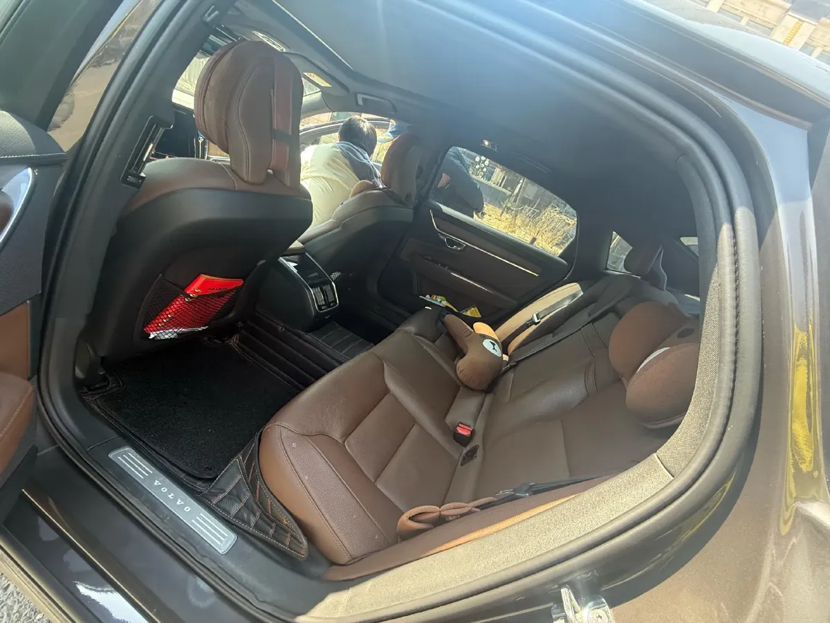 2021 Volvo S90 2.0T 250HP L4 8AT,autocango,china used car exporter,china ev exporter,chinese used car exporter,chinese used ev exporter