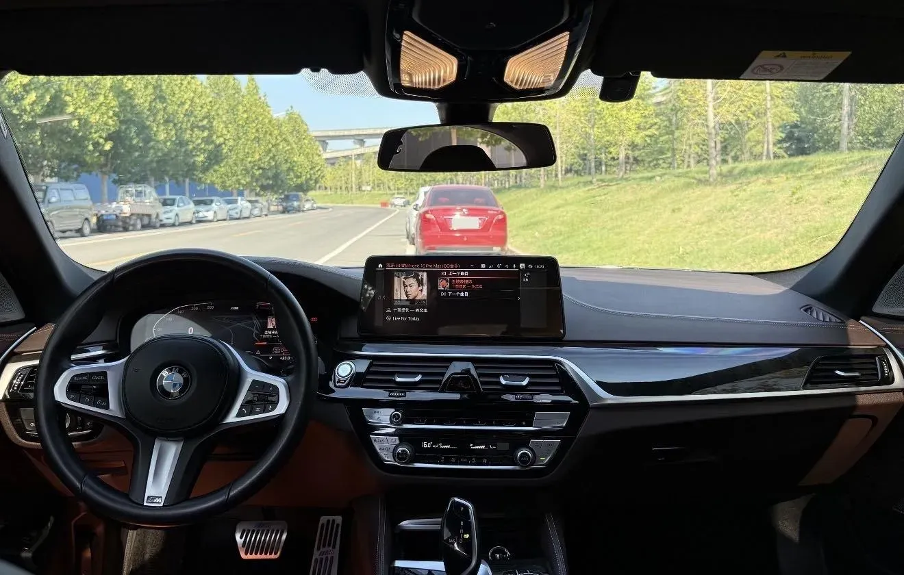 2021 BMW 5 Series 2.0T 184HP L4 8AT,autocango,china used car exporter,china ev exporter,chinese used car exporter,chinese used ev exporter