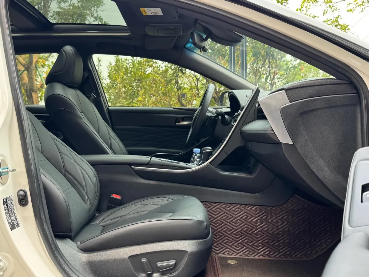 2019 Toyota Avalon 2.5L 209HP L4 8AT,autocango,china used car exporter,china ev exporter,chinese used car exporter,chinese used ev exporter