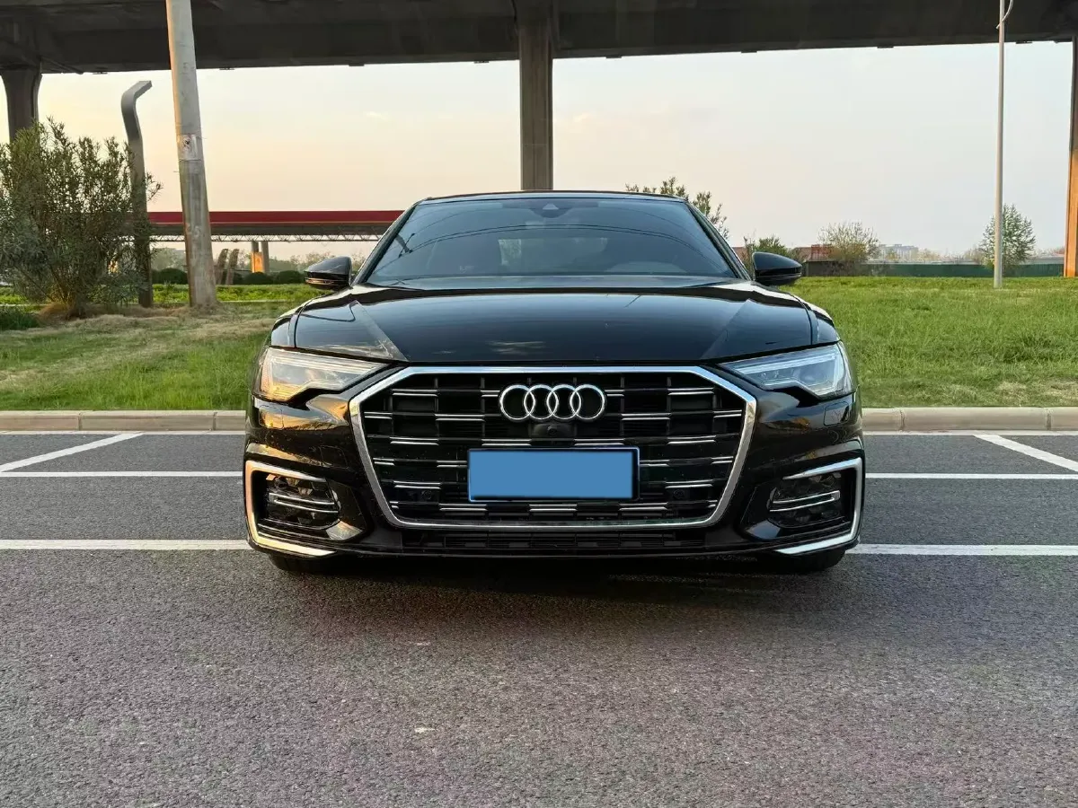 2023 Audi A6L 2.0T 245HP L4 7DCT,autocango,china used car exporter,china ev exporter,chinese used car exporter,chinese used ev exporter