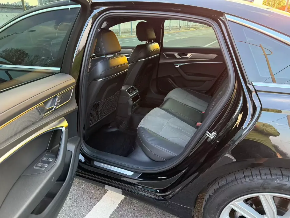 2023 Audi A6L 2.0T 245HP L4 7DCT,autocango,china used car exporter,china ev exporter,chinese used car exporter,chinese used ev exporter