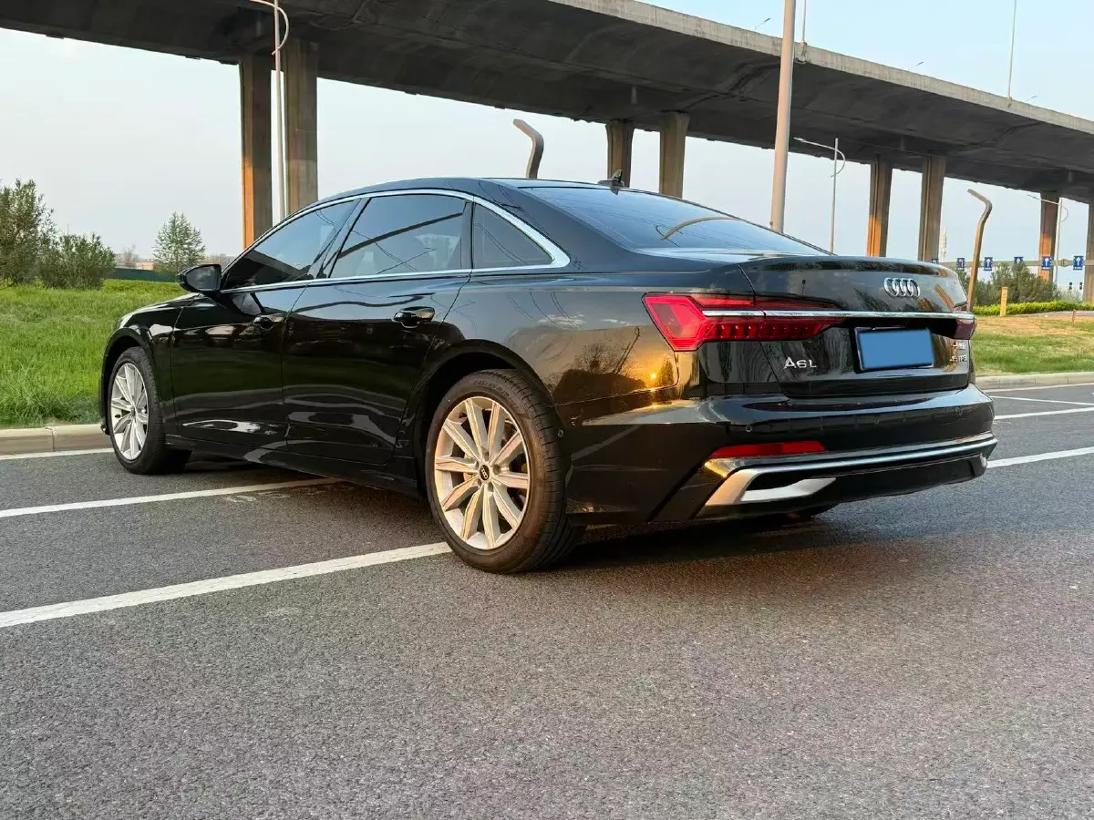 2023 Audi A6L 2.0T 245HP L4 7DCT,autocango,china used car exporter,china ev exporter,chinese used car exporter,chinese used ev exporter