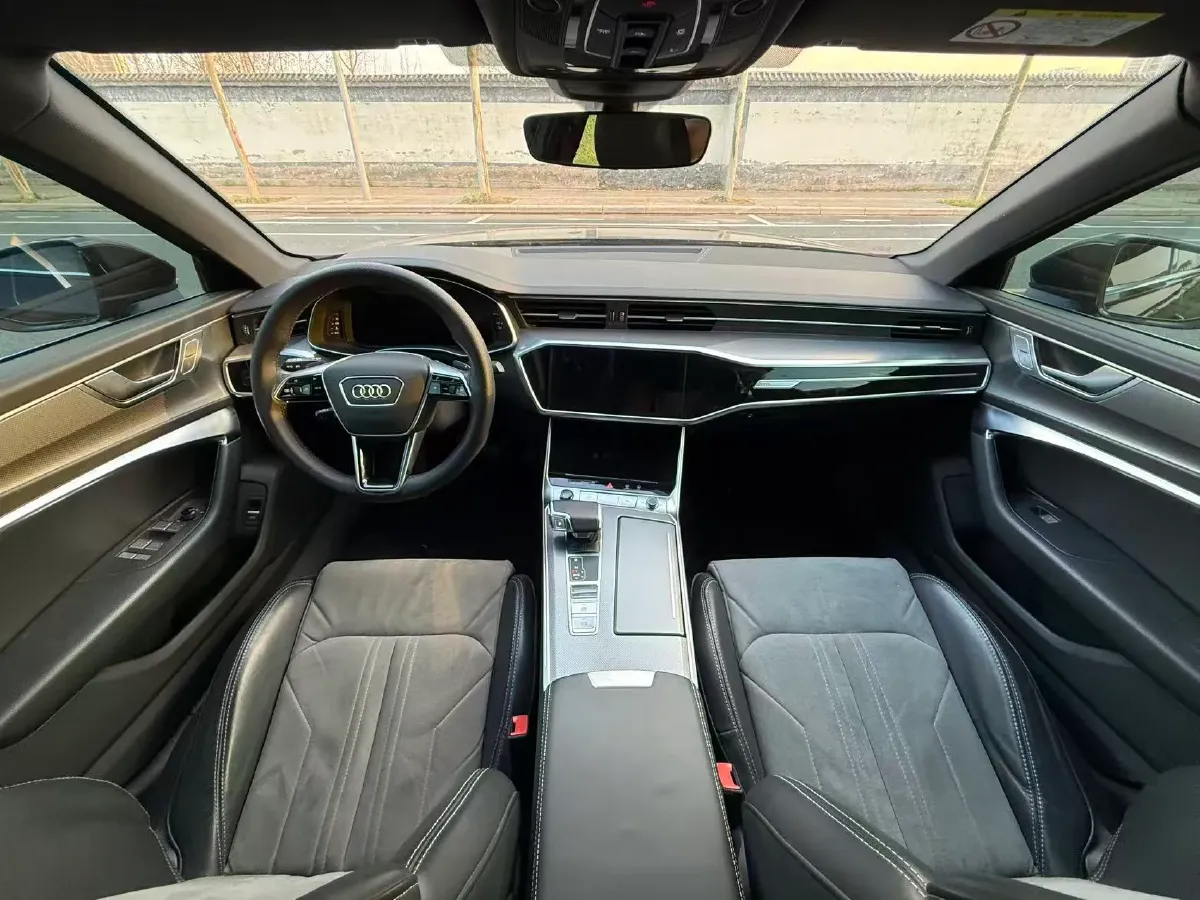 2023 Audi A6L 2.0T 245HP L4 7DCT,autocango,china used car exporter,china ev exporter,chinese used car exporter,chinese used ev exporter