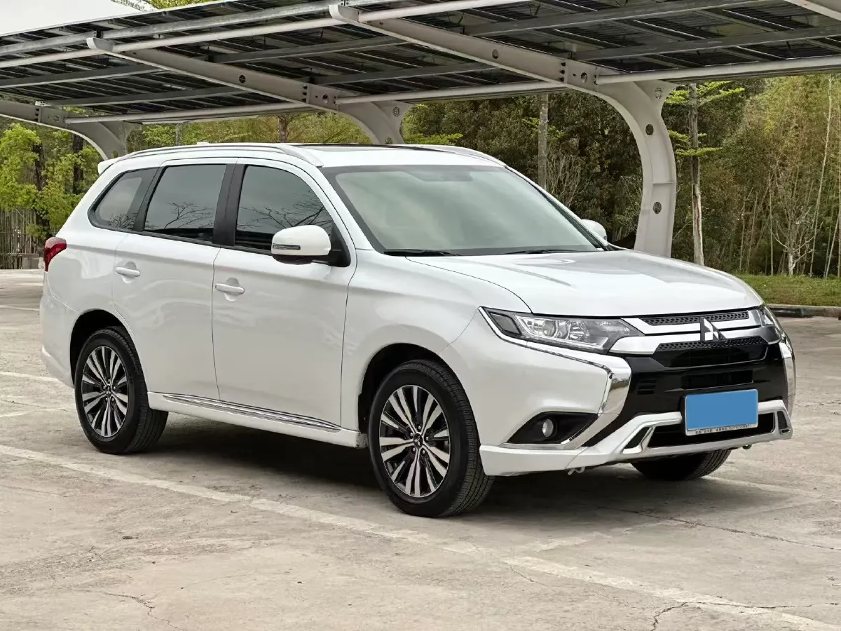 2021 Mitsubishi Outlander 2.0L 166HP L4 CVT,autocango,china used car exporter,china ev exporter,chinese used car exporter,chinese used ev exporter