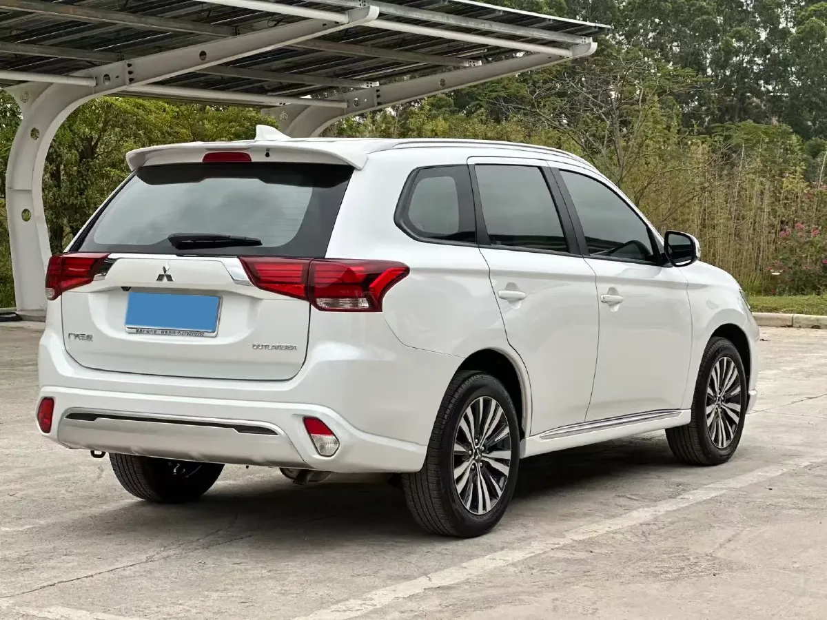2021 Mitsubishi Outlander 2.0L 166HP L4 CVT,autocango,china used car exporter,china ev exporter,chinese used car exporter,chinese used ev exporter