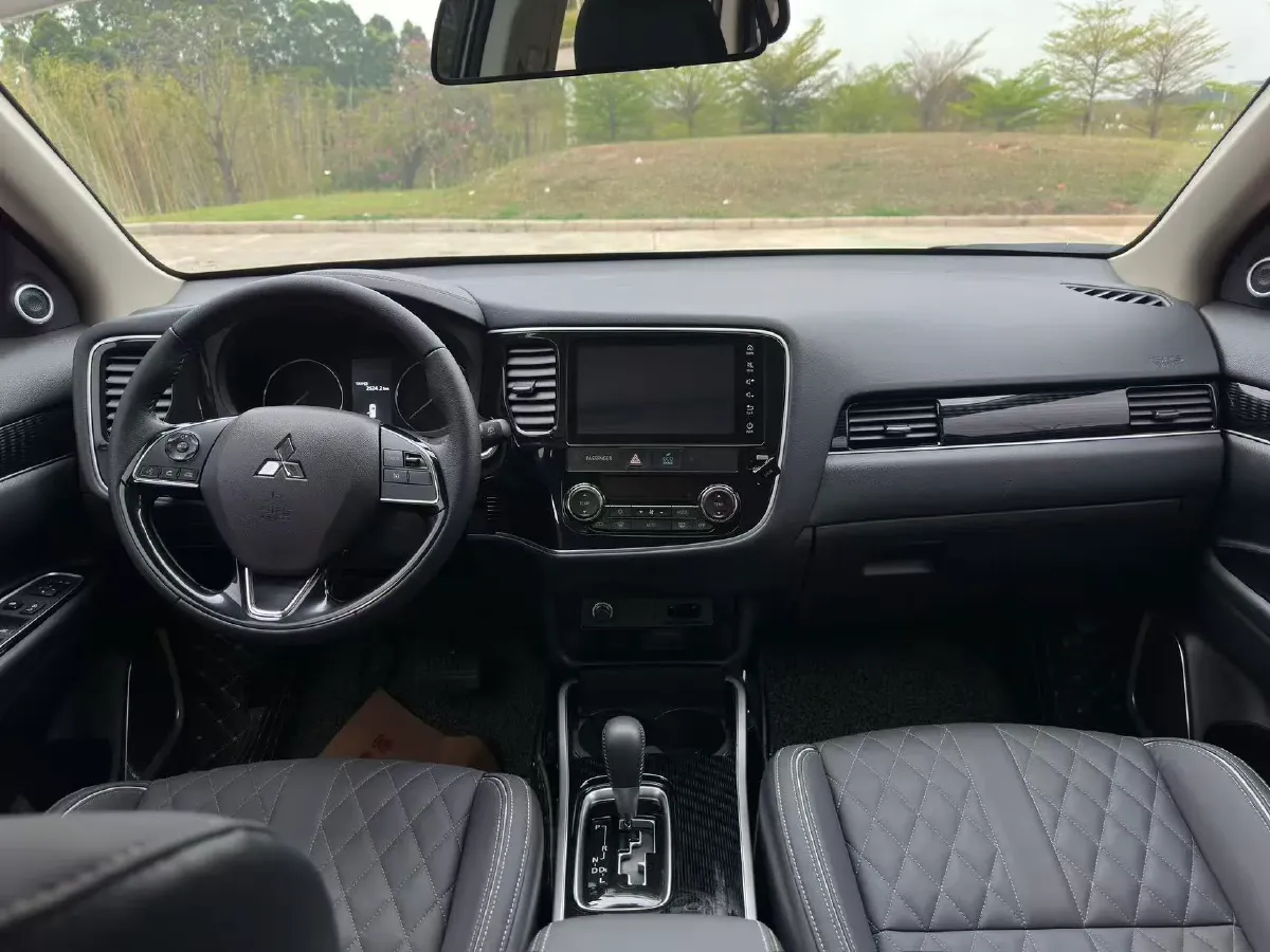 2021 Mitsubishi Outlander 2.0L 166HP L4 CVT,autocango,china used car exporter,china ev exporter,chinese used car exporter,chinese used ev exporter